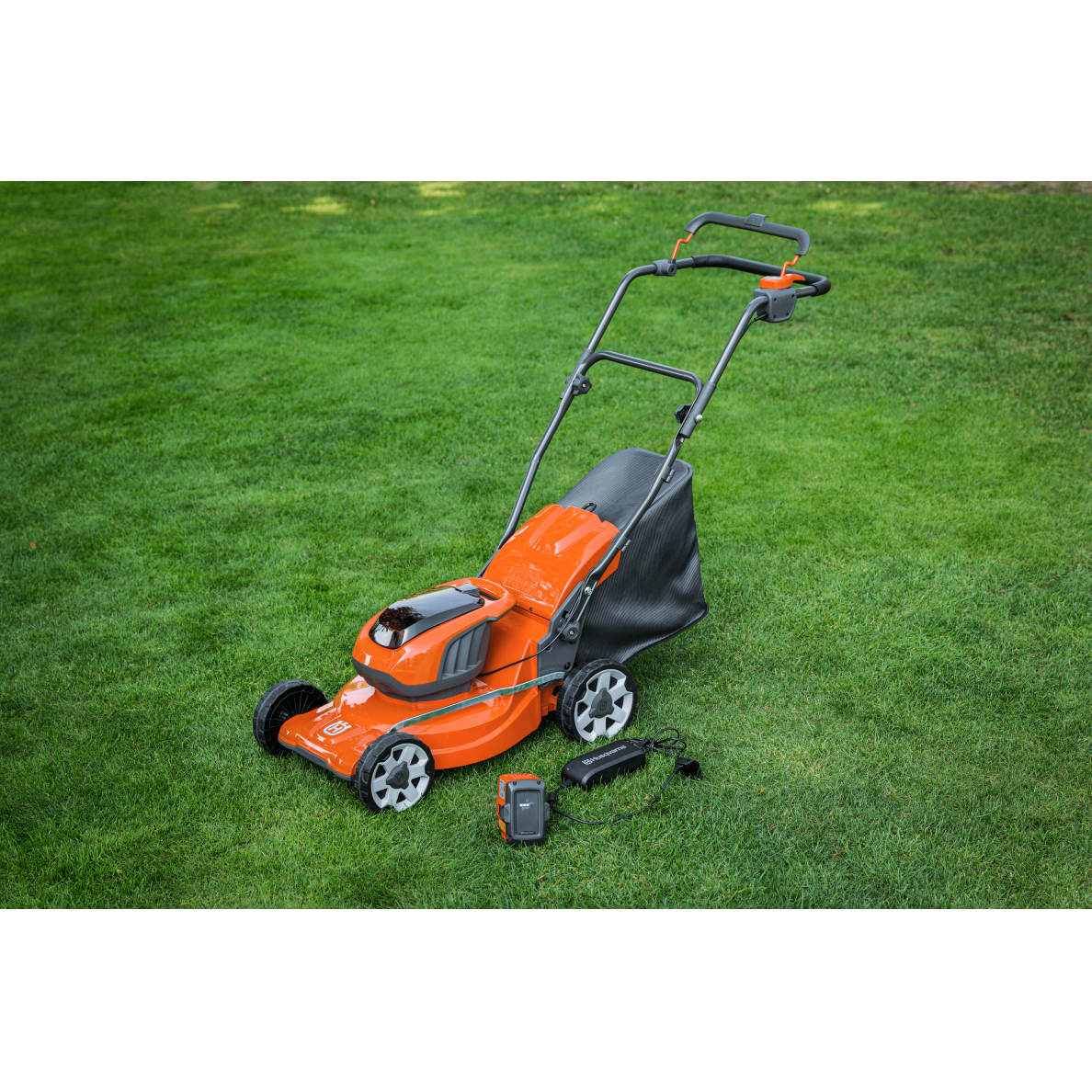 HUSQVARNA LC 137i su akumuliatoriumi ir įkrovikliu 6 HUSQVARNA LC 137i su akumuliatoriumi ir įkrovikliu 6